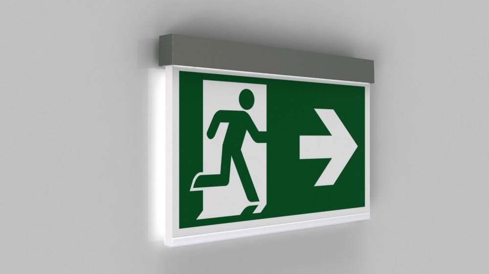 Grünes Notausgangsschild mit einer weißen Figur, die auf einen nach rechts weisenden Pfeil zueilt und damit die Richtung zum nächstgelegenen Ausgang anzeigt.