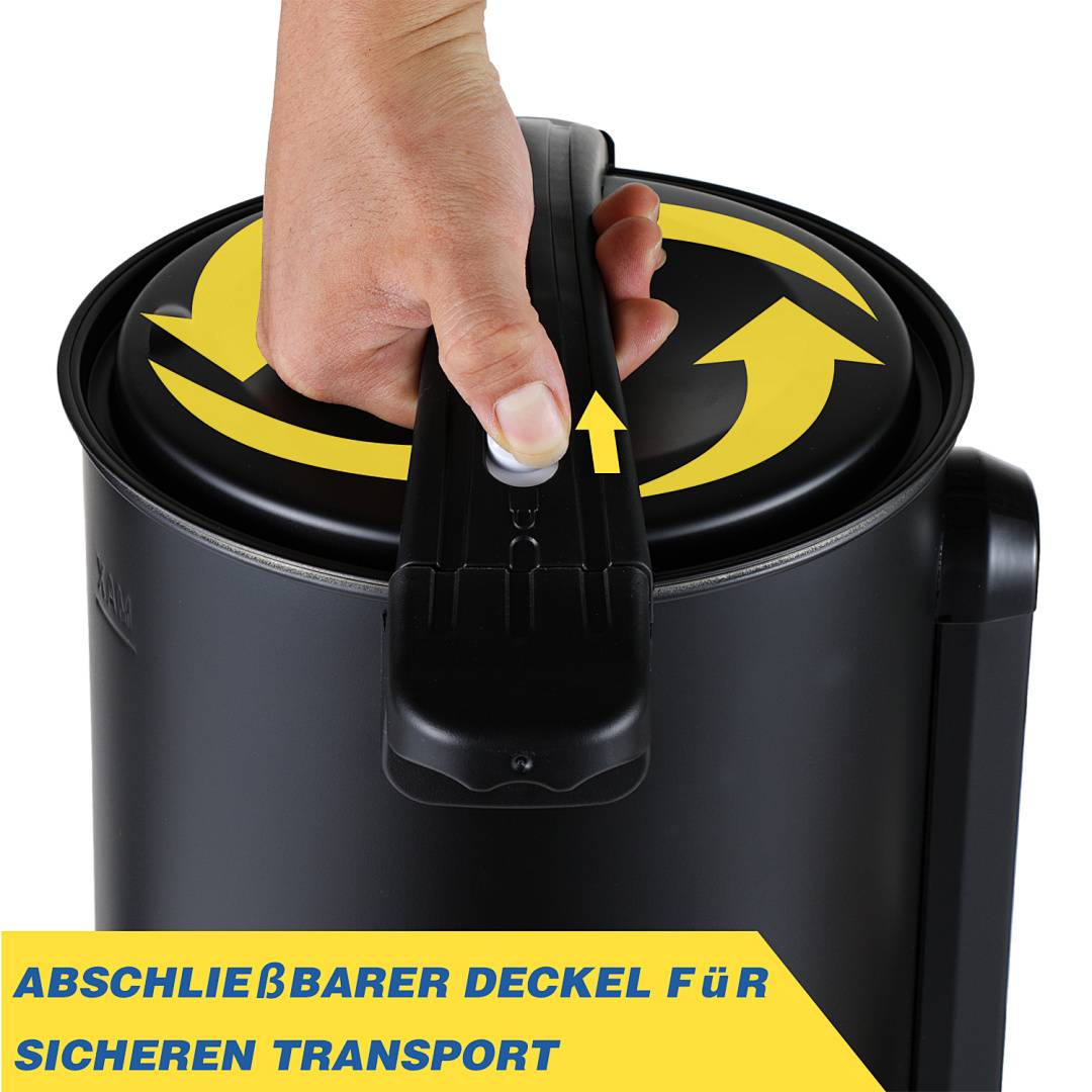 Hand drückt auf den Griff eines schwarzen Behälterdeckels, mit deutschem Text „ABSCHLIEßBARER DECKEL FÜR SICHEREN TRANSPORT", was einen verschließbaren Deckel für sicheren Transport anzeigt.