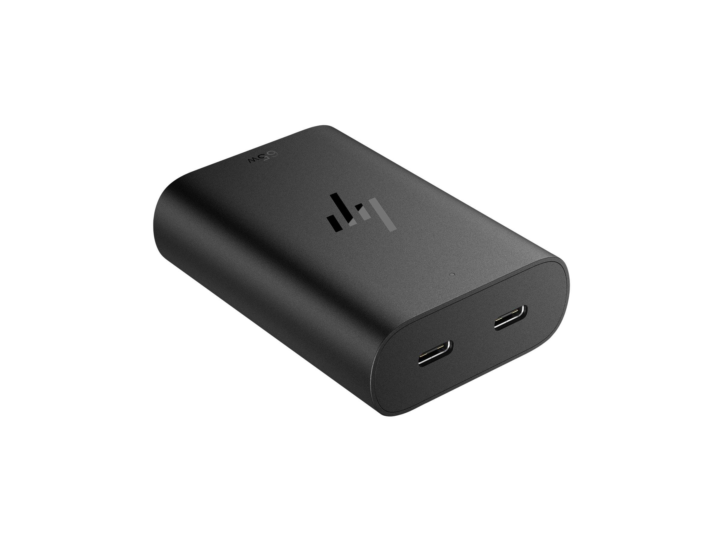 Ein schwarzes rechteckiges elektronisches Gerät mit zwei USB-C-Anschlüssen an einer Seite, auf dessen Oberfläche ein Logo zu sehen ist.