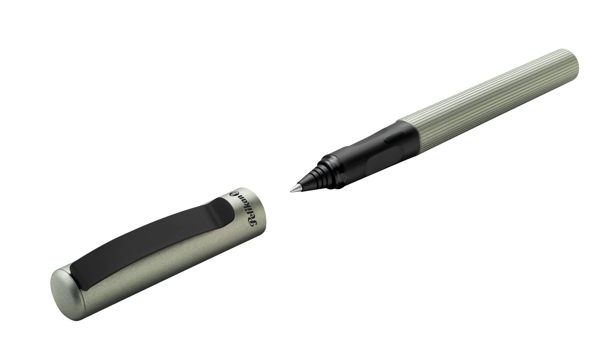 Silber- und schwarzer Stift, offen dargestellt, mit entfernter Kappe, wobei die Schreibspitze sichtbar ist, auf einem einfachen weißen Hintergrund.