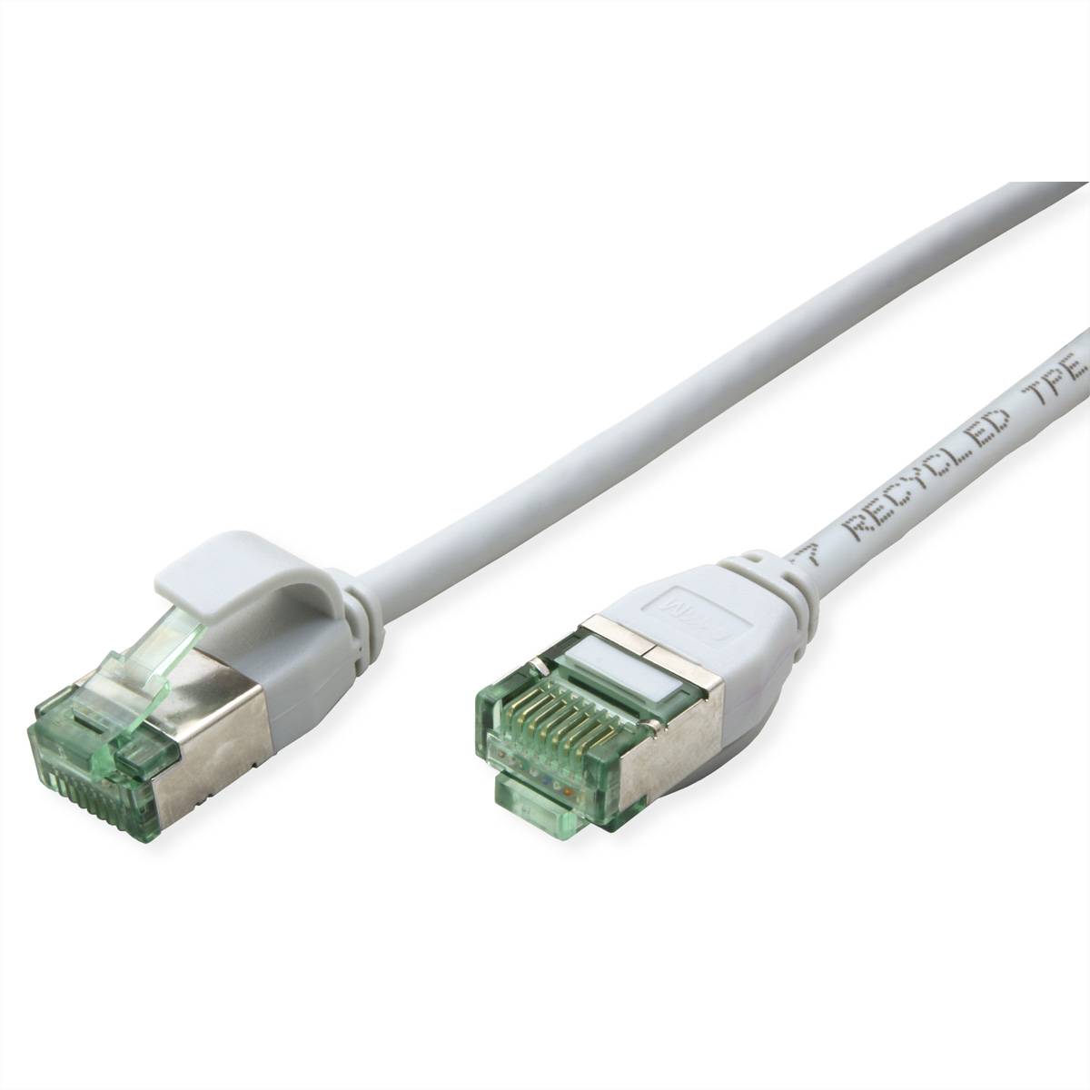 Ein Ethernet-Kabel mit weißer Ummantelung und grünen Steckern, das häufig für Netzwerkverbindungen in elektronischen Geräten verwendet wird.
