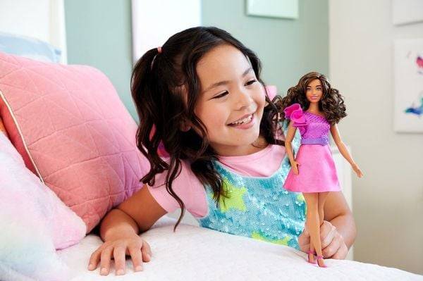 Barbie Fashionista Puppe mit glitzerndem Kleid