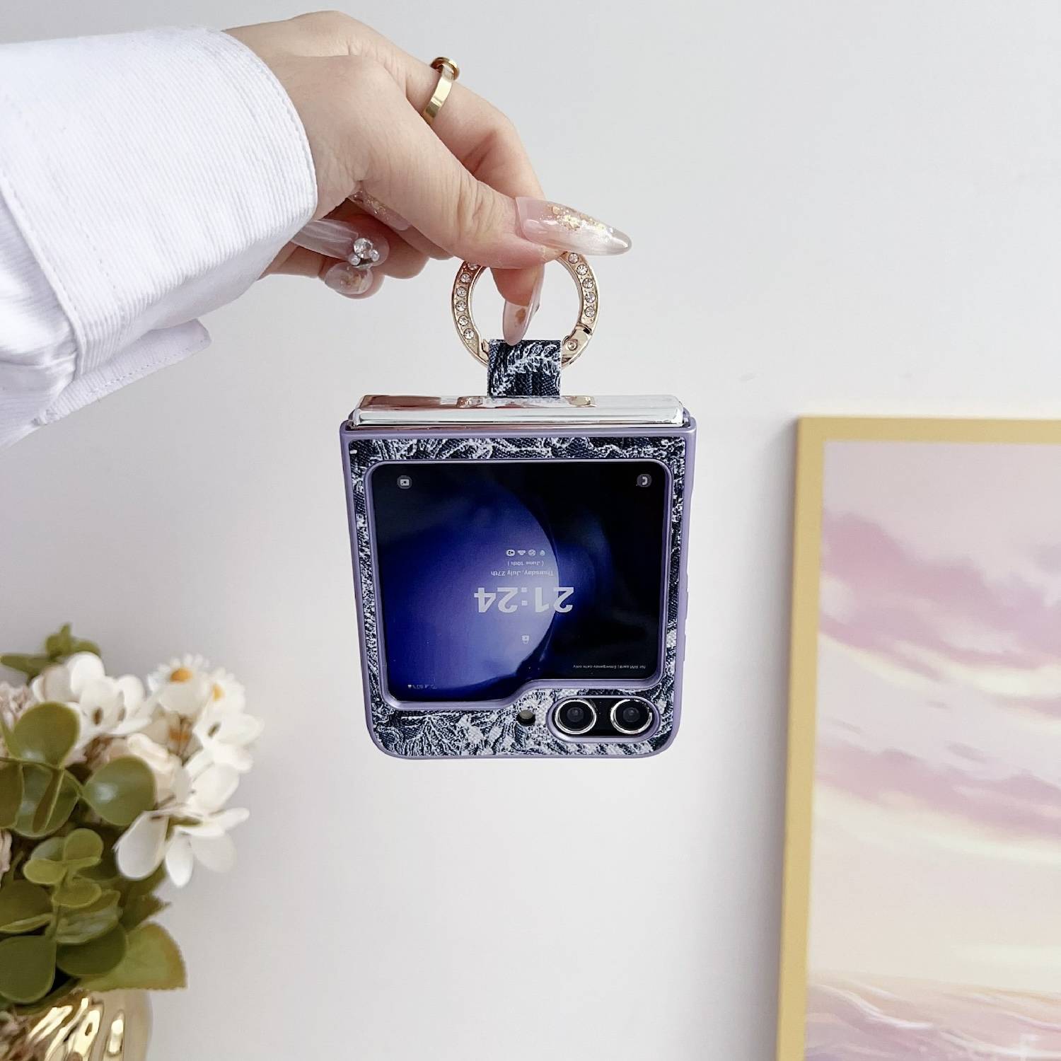 Für Samsung Galaxy Z Flip6 Stick Design Hülle mit Ringperlenkette Grau