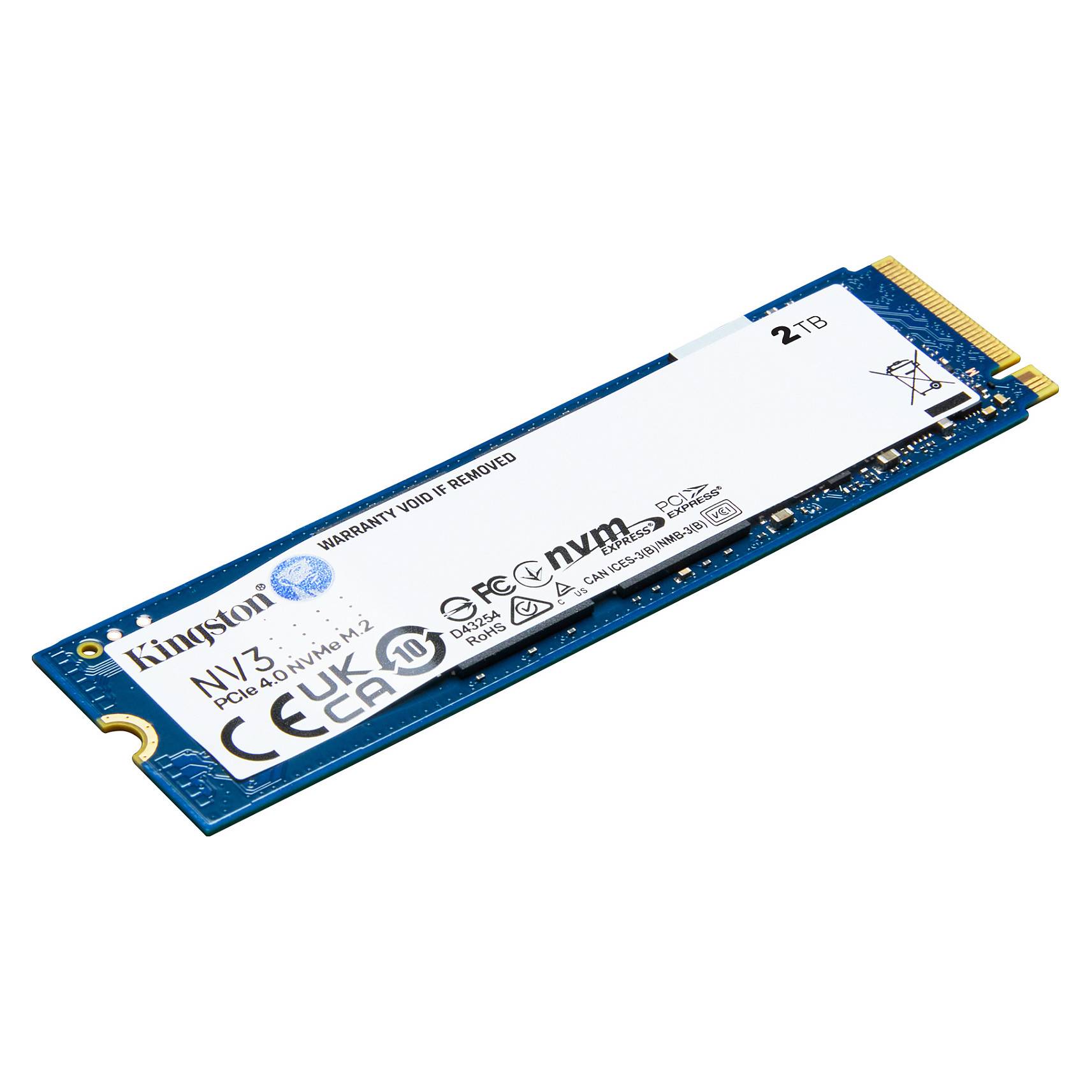 Kingston M.2 NVMe SSD-Laufwerk mit 2 TB Speicherkapazität, mit CE- und FCC-Zertifizierungslogos, auf weißem Hintergrund abgebildet.