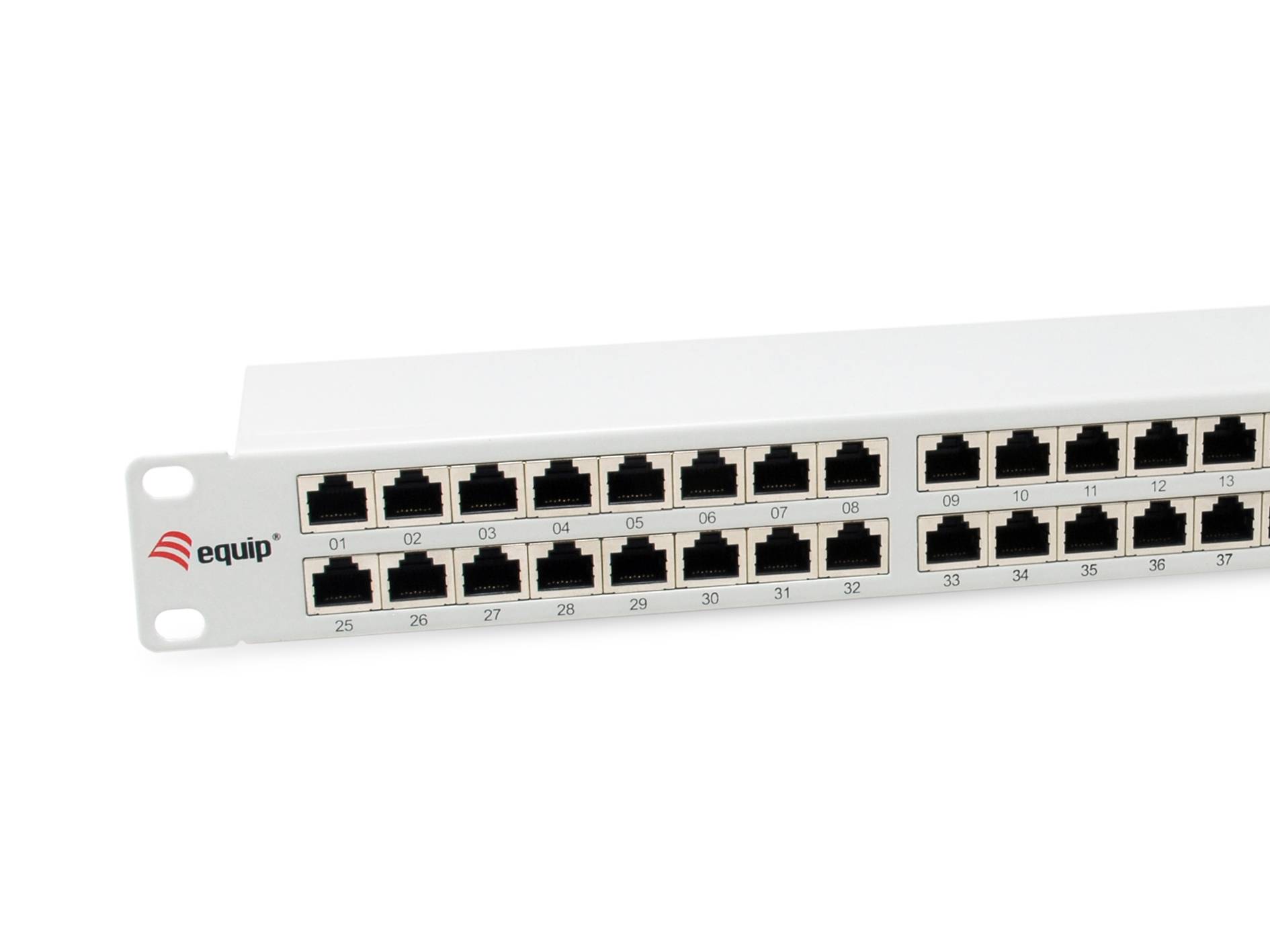 Ein 48-Port-Netzwerk-Patchpanel mit nummerierten Ethernet-Buchsen und einem Equip-Logo auf weißem Hintergrund.
