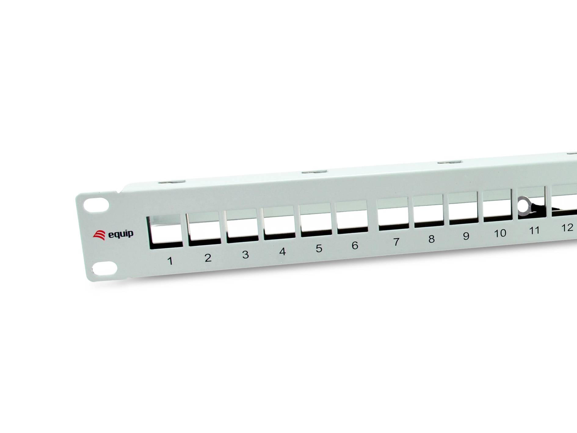 Ein 12-Port-Netzwerk-Patchfeld zum Rackmontieren mit den Beschriftungen 1-12 und dem 