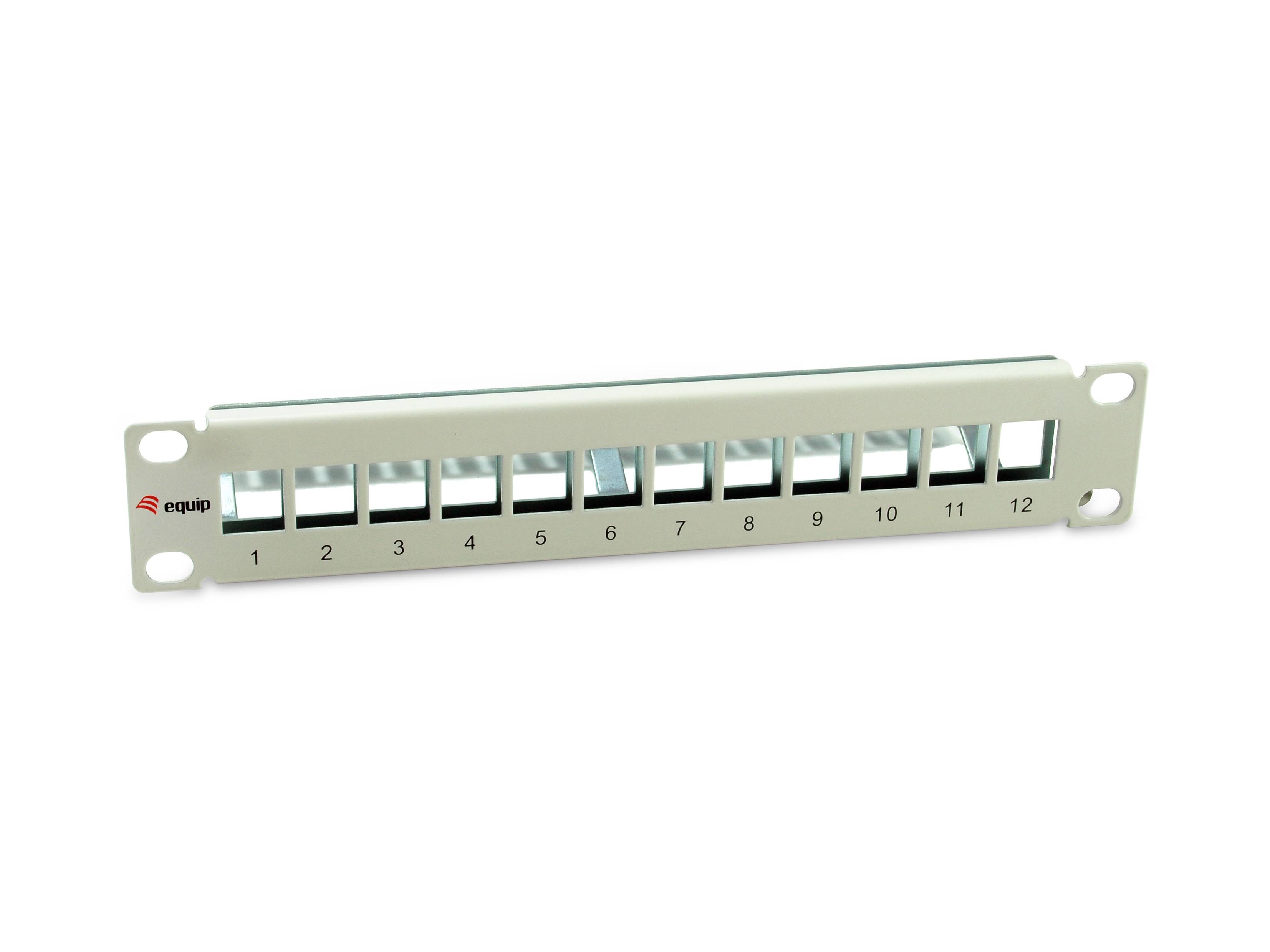 12-Port nummeriertes Netzwerk-Patchfeld mit RJ45-Buchsen auf einer Rack-Mount-Metallfront