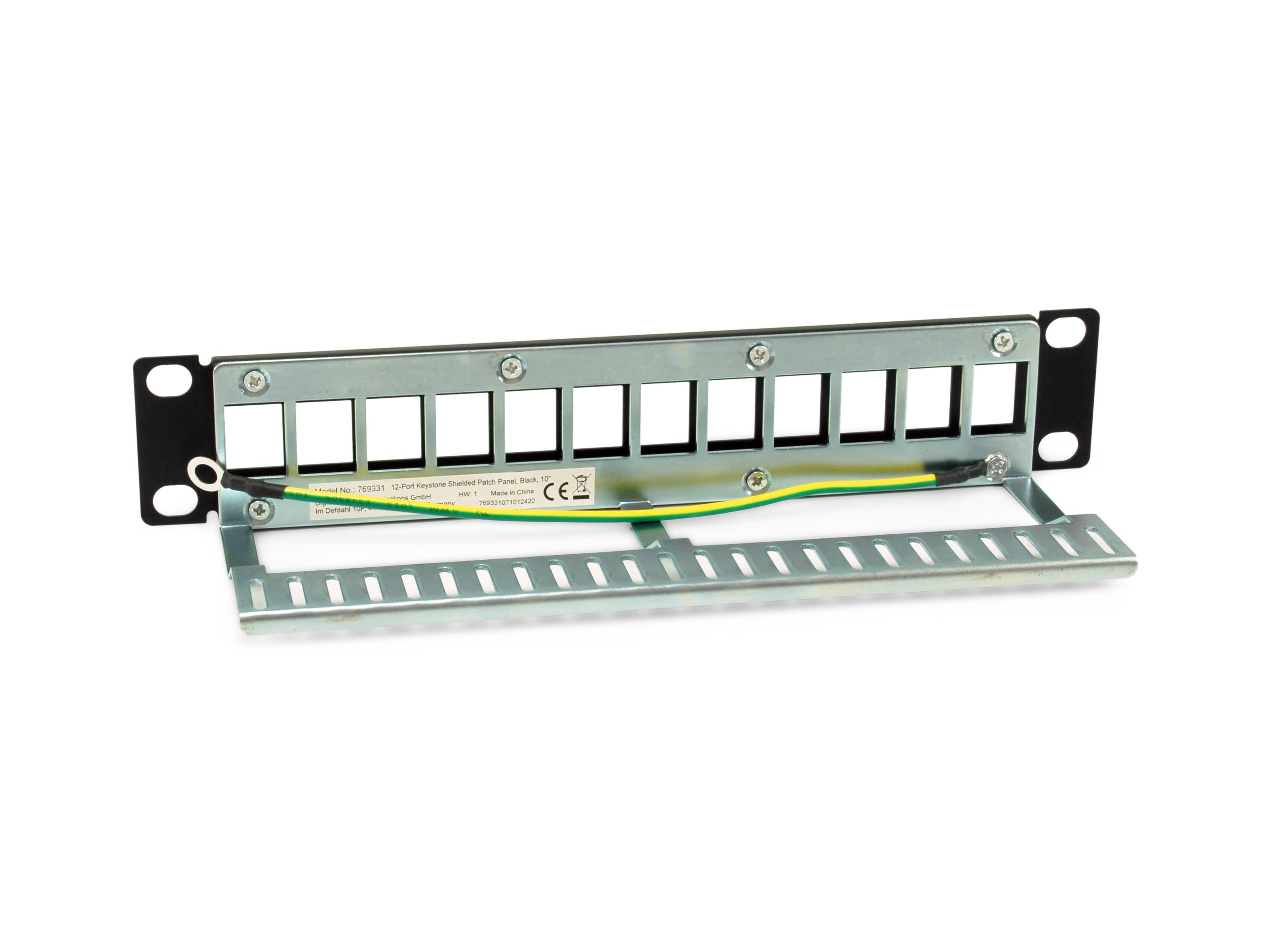 Rack-Mount Blindplattenpanel mit 12 nummerierten Anschlüssen und Massekabel auf weißem Hintergrund.