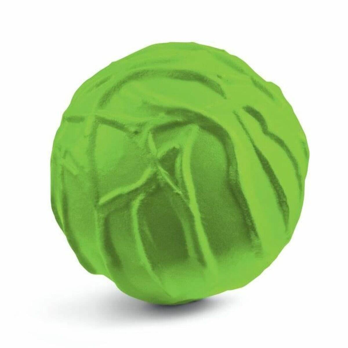 Grüner runder Spielball mit erhabener runzeliger Oberfläche, isoliert auf weißem Hintergrund.