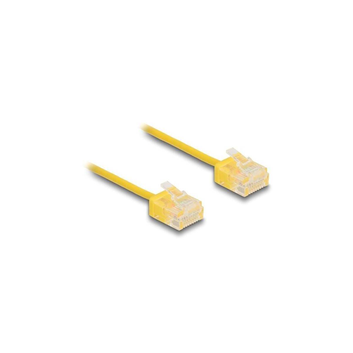 Ein gelbes Ethernet-Kabel mit zwei RJ45-Steckern an jedem Ende, das typischerweise für Netzwerkverbindungen verwendet wird.