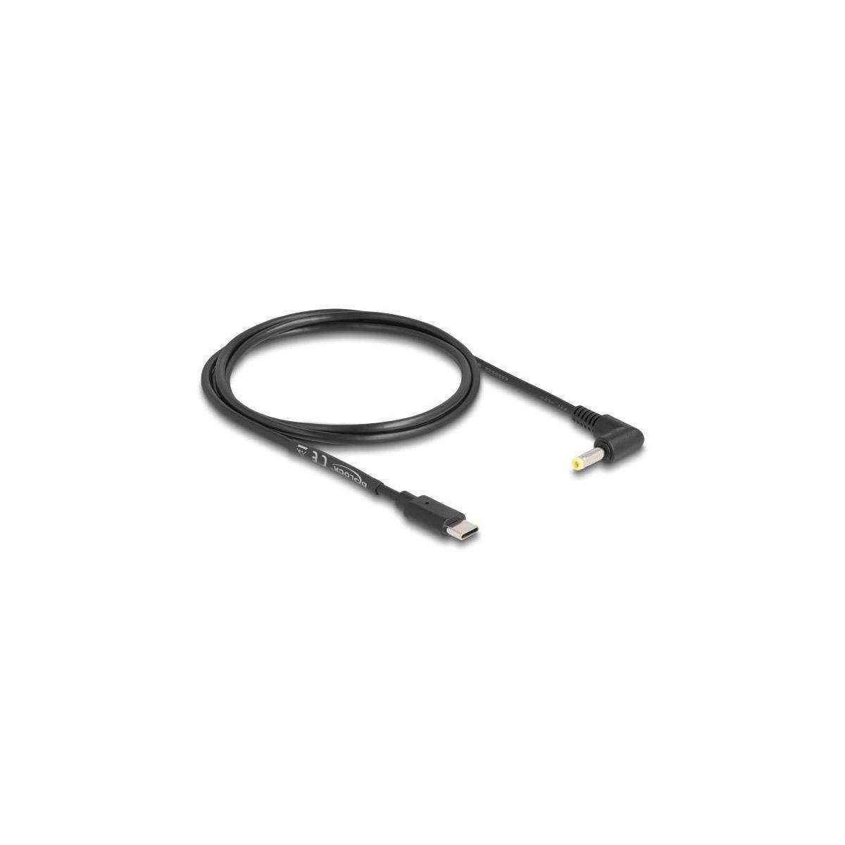 Ein schwarzes USB-C zu gewinkelte Hohlstecker Netzteil-Adapterkabel.