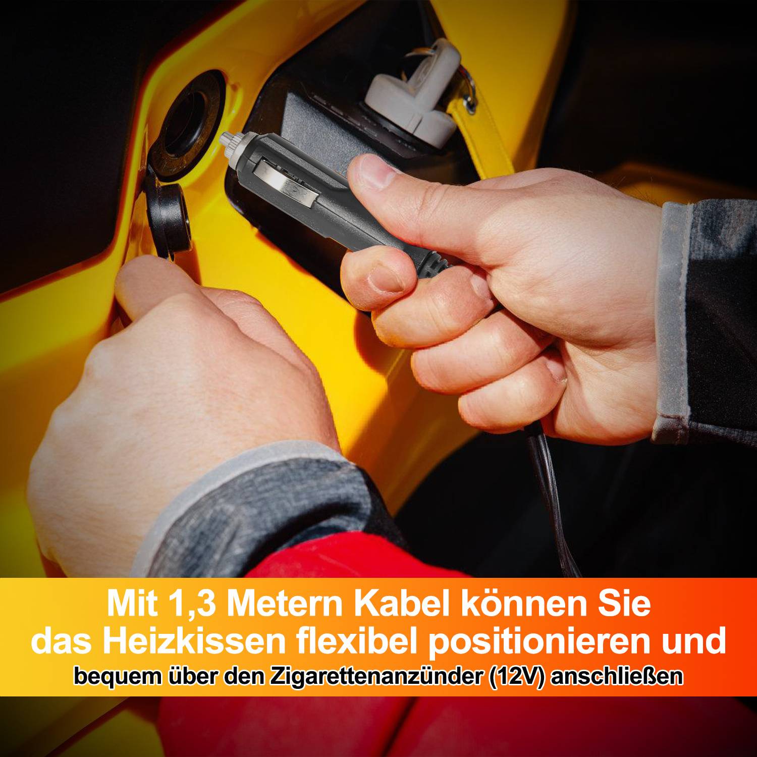 Hände verbinden ein beheiztes Sitzkissenkabel mit einem Autoanzünder; der deutsche Text besagt, dass ein 1,3-m-Kabel eine flexible Positionierung und 12-V-Verbindung ermöglicht.