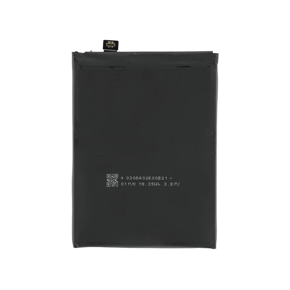 Eine schwarze rechteckige Lithium-Batterie mit bedrucktem Text, einschließlich '+3080420508231-', '011YK 19.35Wh 3.87V'. Oberer Stecker sichtbar.