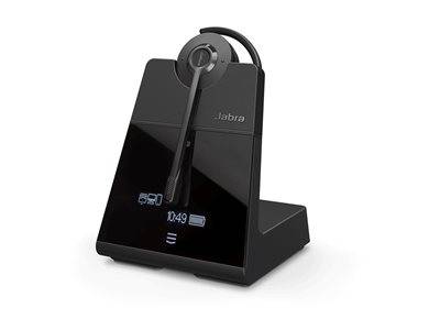 Ein schwarzes kabelloses Headset auf einer Ladestation mit einem digitalen Display, das Symbole und die Uhrzeit 10:49 anzeigt.
