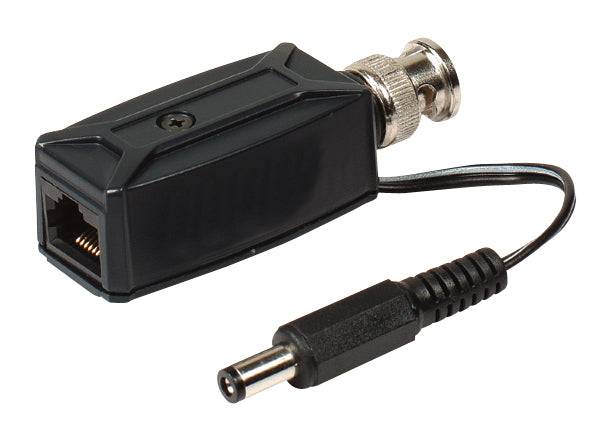 Schwarzer CCTV-Video-Balun-Adapter mit BNC-Stecker und DC-Stromstecker, dargestellt auf weißem Hintergrund.