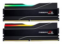 Zwei schwarze Trident Z RGB-Speichermodule gestapelt dargestellt, jedes mit einem farbigen Lichtstreifen und 