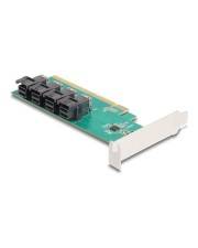 PCIe-Erweiterungskarte mit sechs schwarzen Anschlüssen auf einer grünen Leiterplatte und einer Metallhalterung, gezeigt vor weißem Hintergrund.