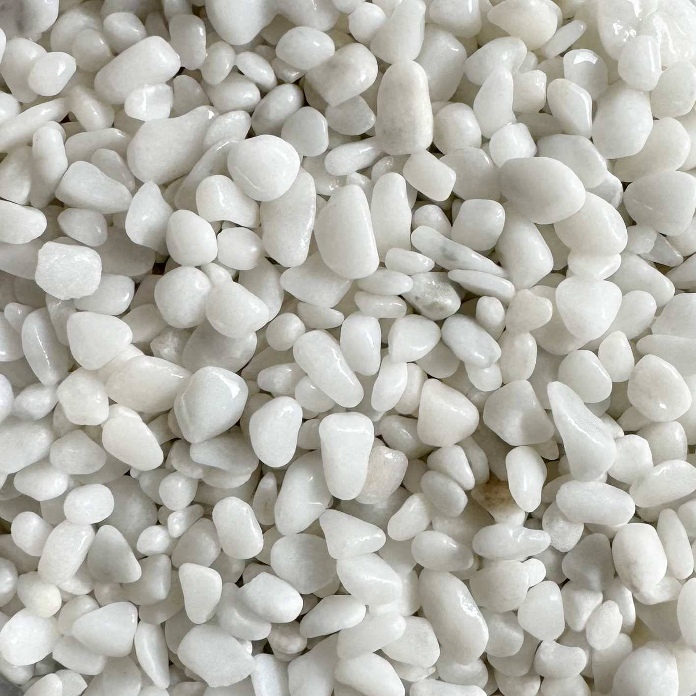 Steinteppich Epoxidharz Set Innen & Außen (ca. 224kg / 16-20m²) | 200kg 2-4mm Marmorkies + 24L, 2K Epoxidharz Bindemittel | (Bianco Carrara)