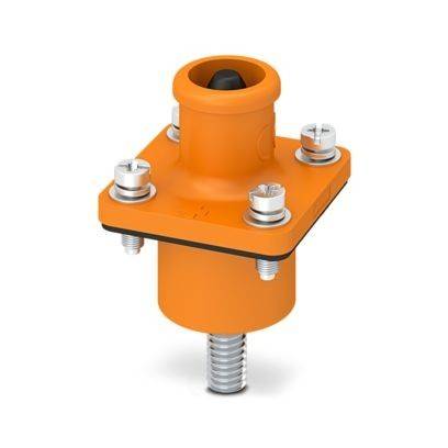 Orangefarbener industrieller Rohranschluss mit vier Bolzen, entwickelt für eine sichere Befestigung in mechanischen Systemen, mit Fokus auf Funktionalität und Langlebigkeit.