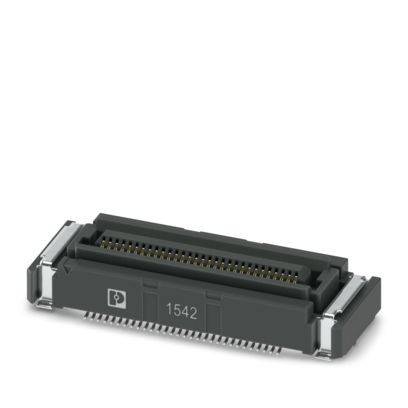 Eine Nahaufnahme eines schwarzen elektronischen Steckers mit mehreren Stiften, beschriftet mit 