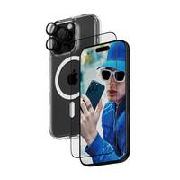 Drei iPhones in geschichteter Ansicht gezeigt, mit einer schwarzen Handyhülle, MagSafe-Ring, Kameralinsen-Schutzfolie und einem Bildschirm, auf dem eine Person in blauer Outdoor-Kleidung angezeigt wird.