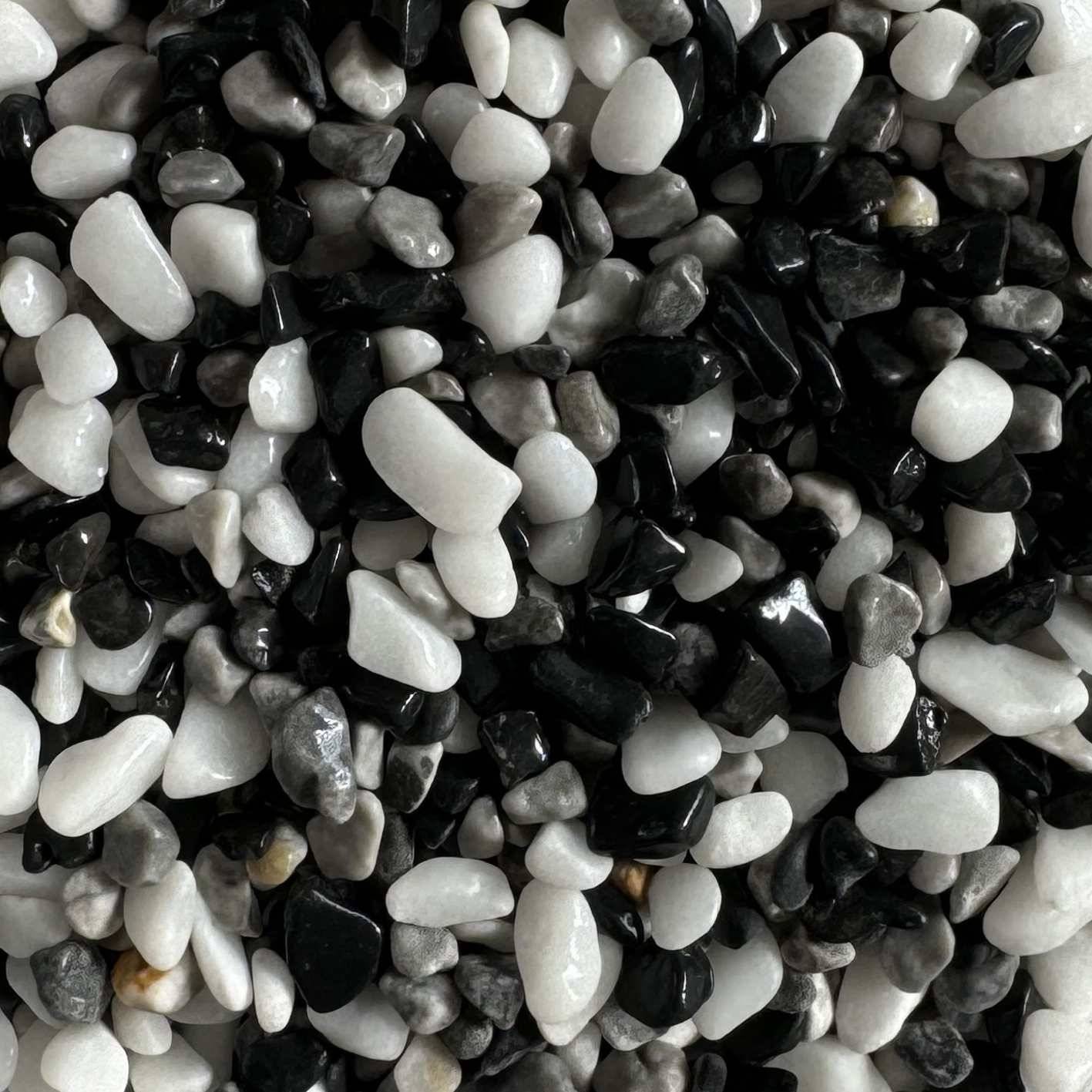 Steinteppich Epoxidharz Set Innen & Außen (ca. 28kg / 2-2,5m²) | 25kg 2-4mm Marmorkies + 3L, 2K Epoxidharz Bindemittel | (Bianco Grigio Nero)