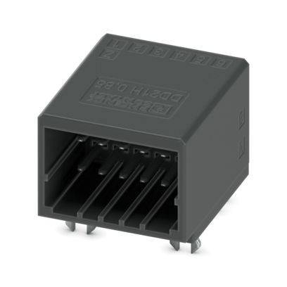Schwarze rechteckige elektronische Steckverbinderkomponente mit mehreren Steckplätzen, entwickelt für elektronische Geräte oder Leiterplatten.
