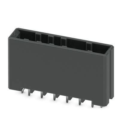 Ein schwarzer rechteckiger elektronischer Stecker mit mehreren Stiften, die von der Unterseite herausragen, entwickelt für die Verwendung auf Leiterplatten.