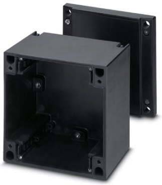 Eine schwarze, offene elektrische Verteilerdose mit einem abgenommenen Deckel, der daneben liegt und die internen Schraubenlöcher und Eckmerkmale zeigt.