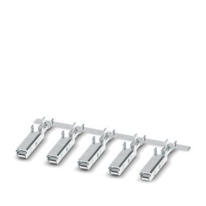 Eine Reihe von fünf identischen Metallklemmenblöcken, die auf einer einzelnen metallischen Schiene montiert sind und für elektrische Verbindungen und Schaltungsverwaltung verwendet werden.