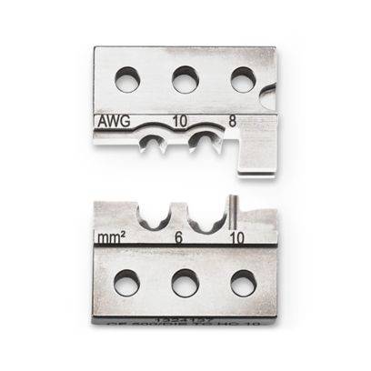 Ein metallischer runder Elektrostecker mit fünf freigelegten Drähten in Schwarz und Gelb, das seine Multifunktionalität anzeigt.