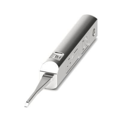 Zwei männliche Kfz-Elektrostecker mit unterschiedlich farbigen Einsätzen, die auf unterschiedliche Funktionen oder Verbindungen hindeuten.