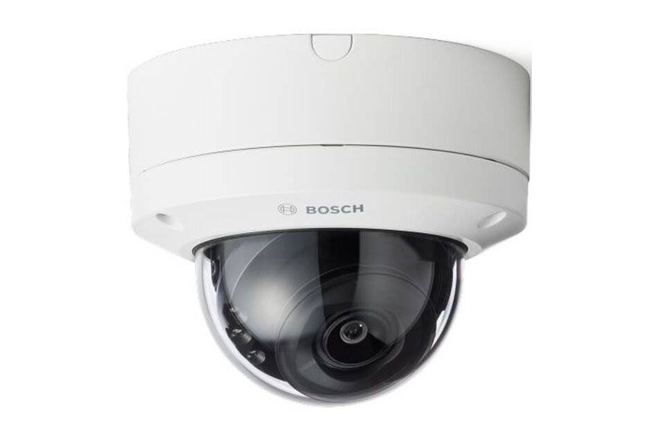 Bosch-Kuppel-Sicherheitskamera auf weißem Hintergrund, zeigt eine weiße an der Decke montierte Überwachungskamera mit klarem, getöntem schwarzem Domenlinsenschutz.