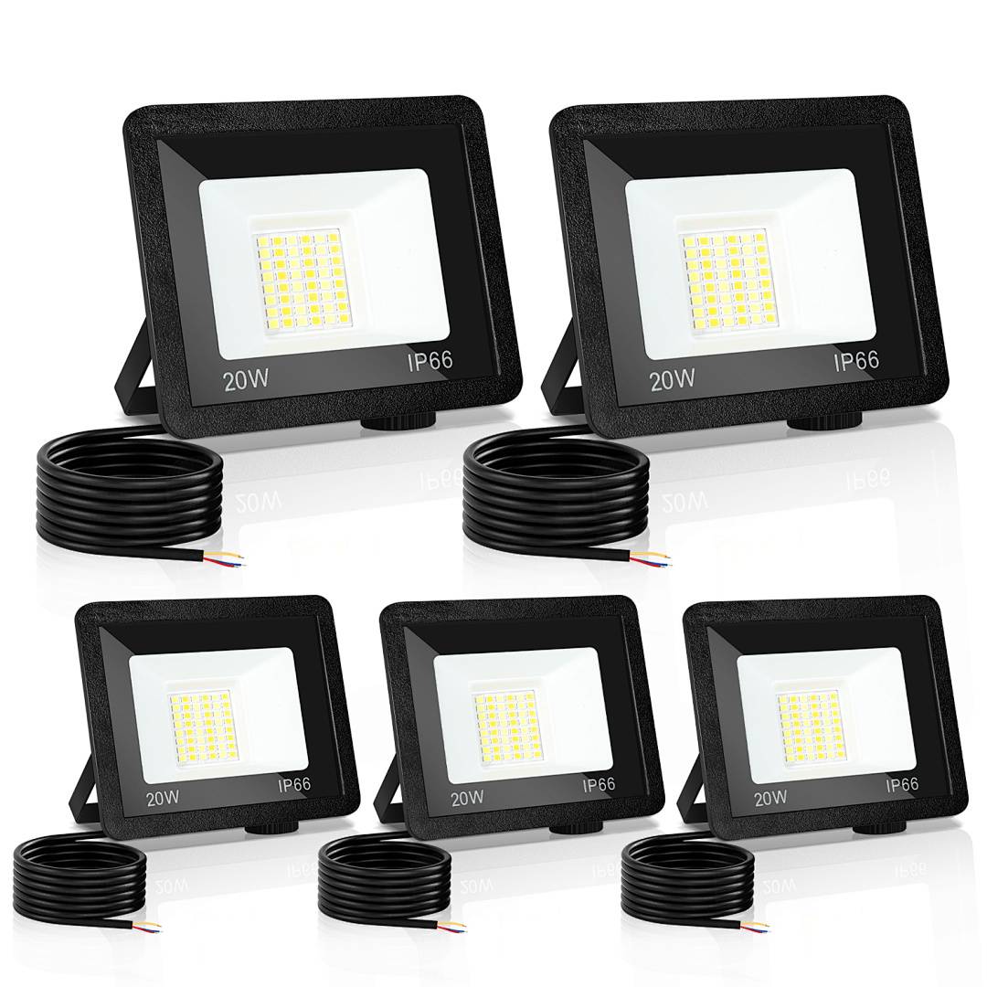 Fünf schwarze 20W IP66 LED-Flutlichter mit angebrachten Stromkabeln, dargestellt als Produktset auf weißem Hintergrund.