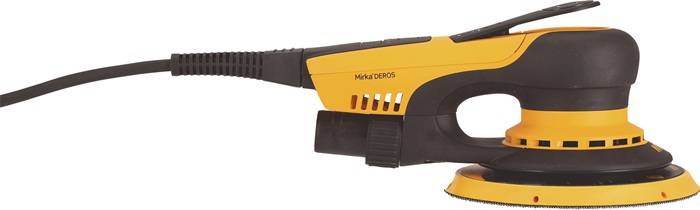Ein gelb-schwarzer, tragbarer elektrischer Schleifer mit sichtbarem Markennamen 'Mirka DEROS' am Gehäuse. Das Kabel ist teilweise sichtbar.