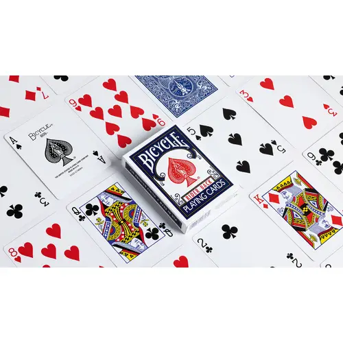 Bicycle® Kartendeck - Rider Back Standard Index (807 Classic Tuck, blau) Kartenspiel Spielkarten Pokerkarten Bicycle® Kartendeck - Rider Back Standard Index (807 Classic Tuck, blau) Kartenspiel Spielkarten Pokerkarten