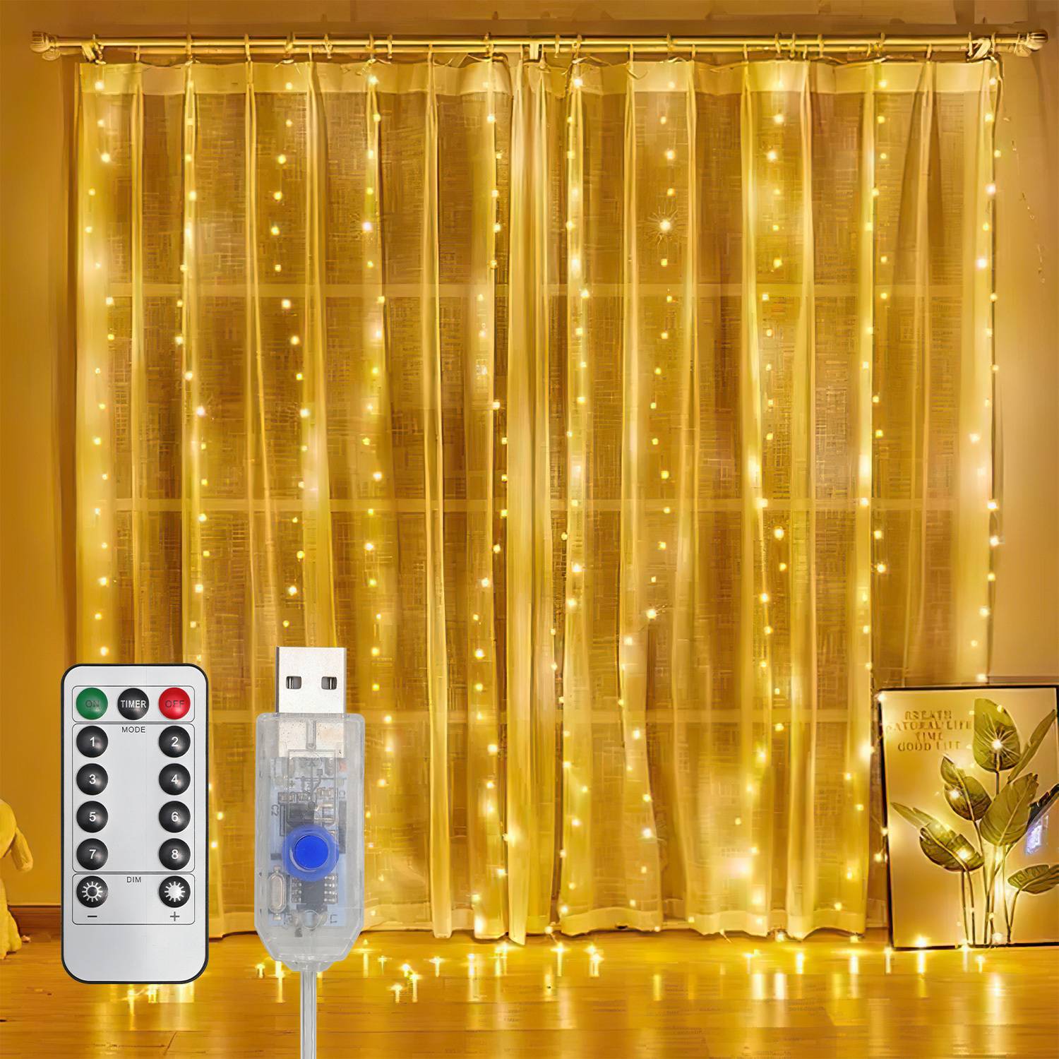 Warme Feenlicherter hinter durchsichtigen goldfarbenen Vorhängen mit einer Fernbedienung und einem USB-Lichterketten-Regler im Vordergrund, was auf eine dekorative Innenbeleuchtungsanlage hindeutet.