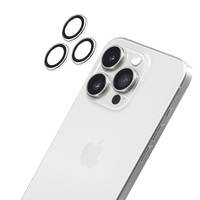 Ein weißes Smartphone mit Rückkameraobjektiven und drei zusätzlichen Ringen. Das Handy hat ein Apple-Logo und glatte Metaltkanten.