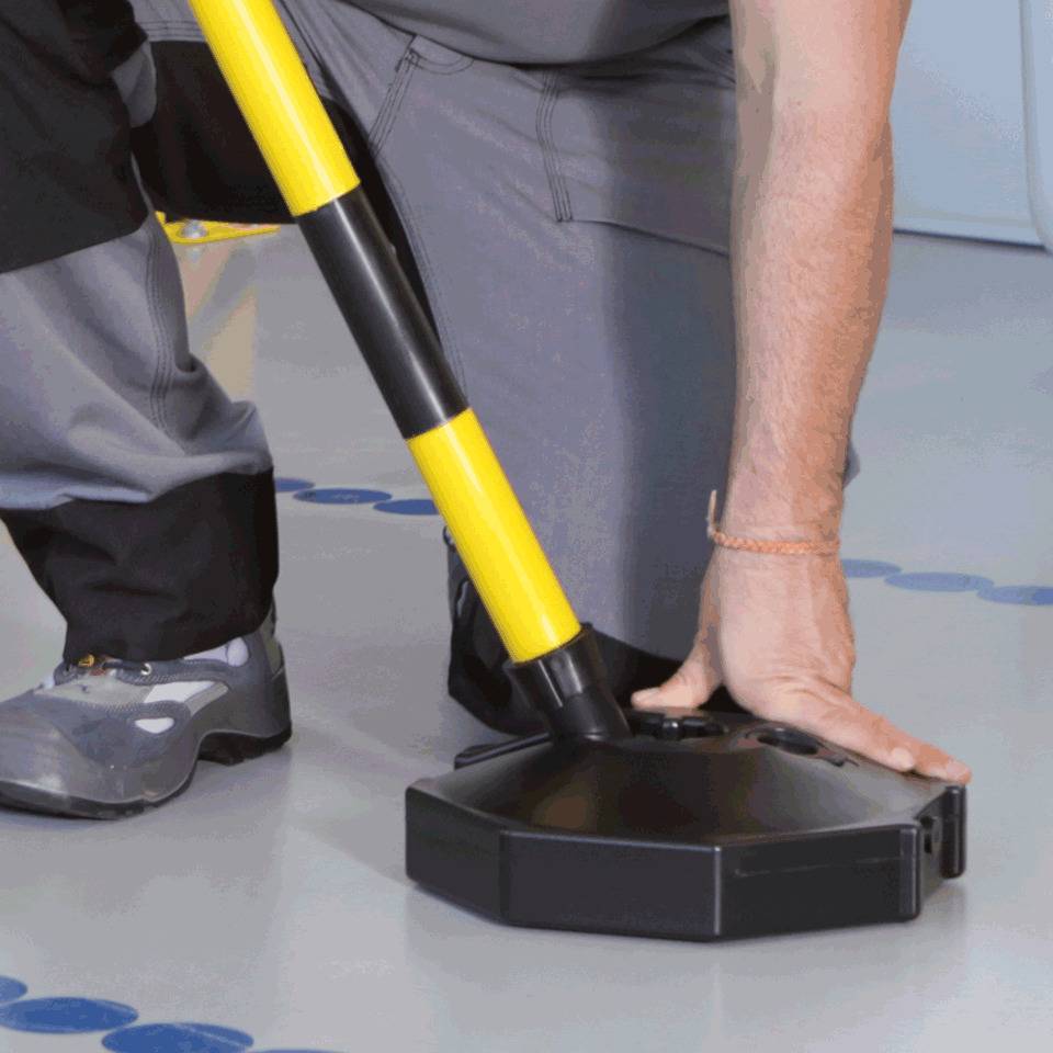 K.57 Klapppfosten m. Fuß,befüllt,uv-best.,gelb/schwarz,H 870mm,Fuß Ø 300mm,4,5kg