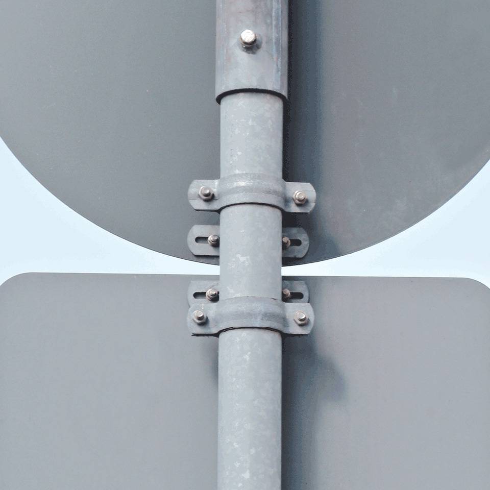 Rohrschelle R107, feuerverzinkter Stahl, für Ø 60mm, Lochabstand 70mm, 30x120mm