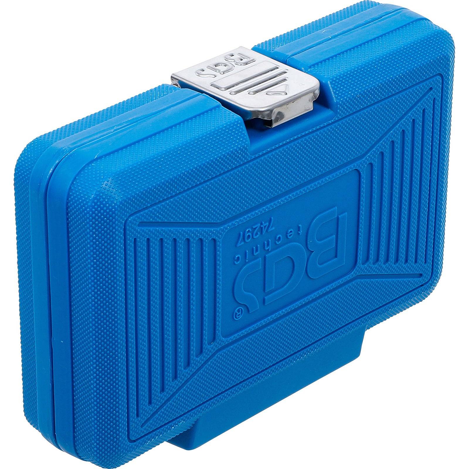 Eine blaue Kunststoff-Werkzeugkiste mit strukturierter Oberfläche und einem Metallverschluss, geprägt mit dem Text 'BGS'.