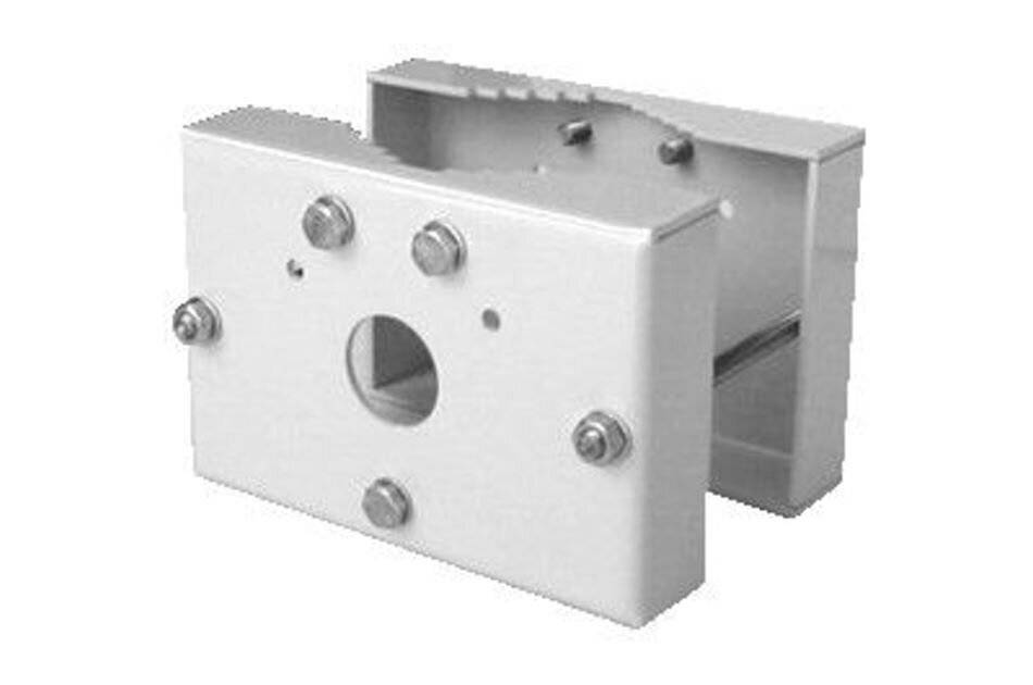 Metallhalterung mit mehreren Befestigungslöchern, entwickelt für eine sichere Installation von Ausrüstung oder Geräten.