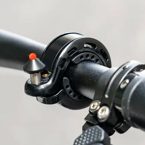 Q-förmige Fahrradklingel kompaktes Design am Lenker aus Aluminium, Kunststoff Schwarz Q-förmige Fahrradklingel kompaktes Design am Lenker aus Aluminium, Kunststoff Schwarz