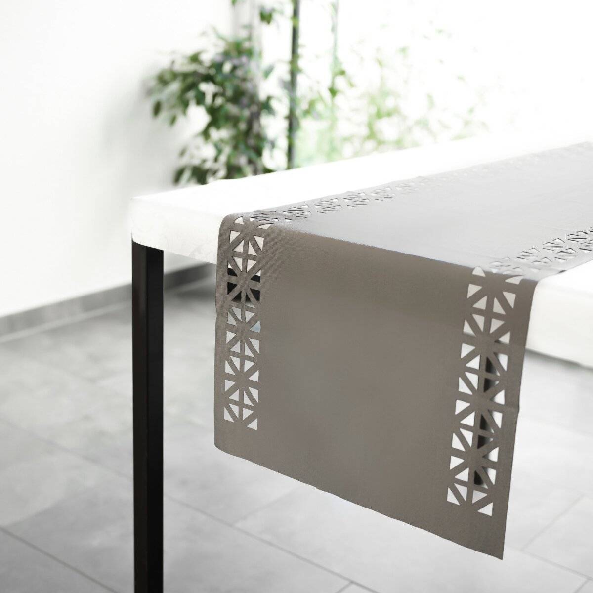 Tischläufer für Zuhause und Garten mit Laserschnittmuster, 140x40 cm aus Polyester Grau