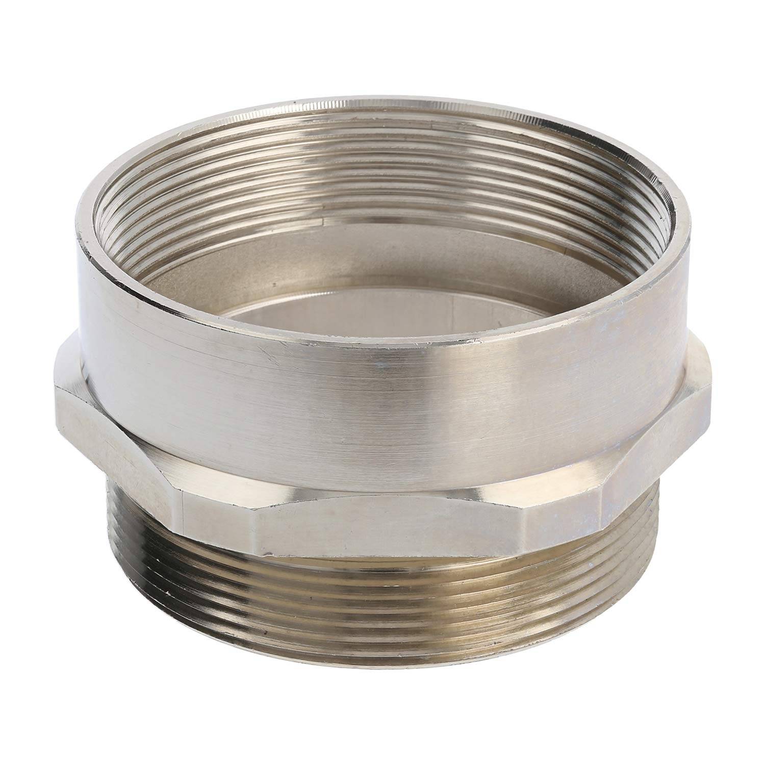 Ein metallischer Rohradapter mit einem sechseckigen Abschnitt in der Mitte, der entwickelt wurde, um Rohre unterschiedlicher Durchmesser sicher zu verbinden.