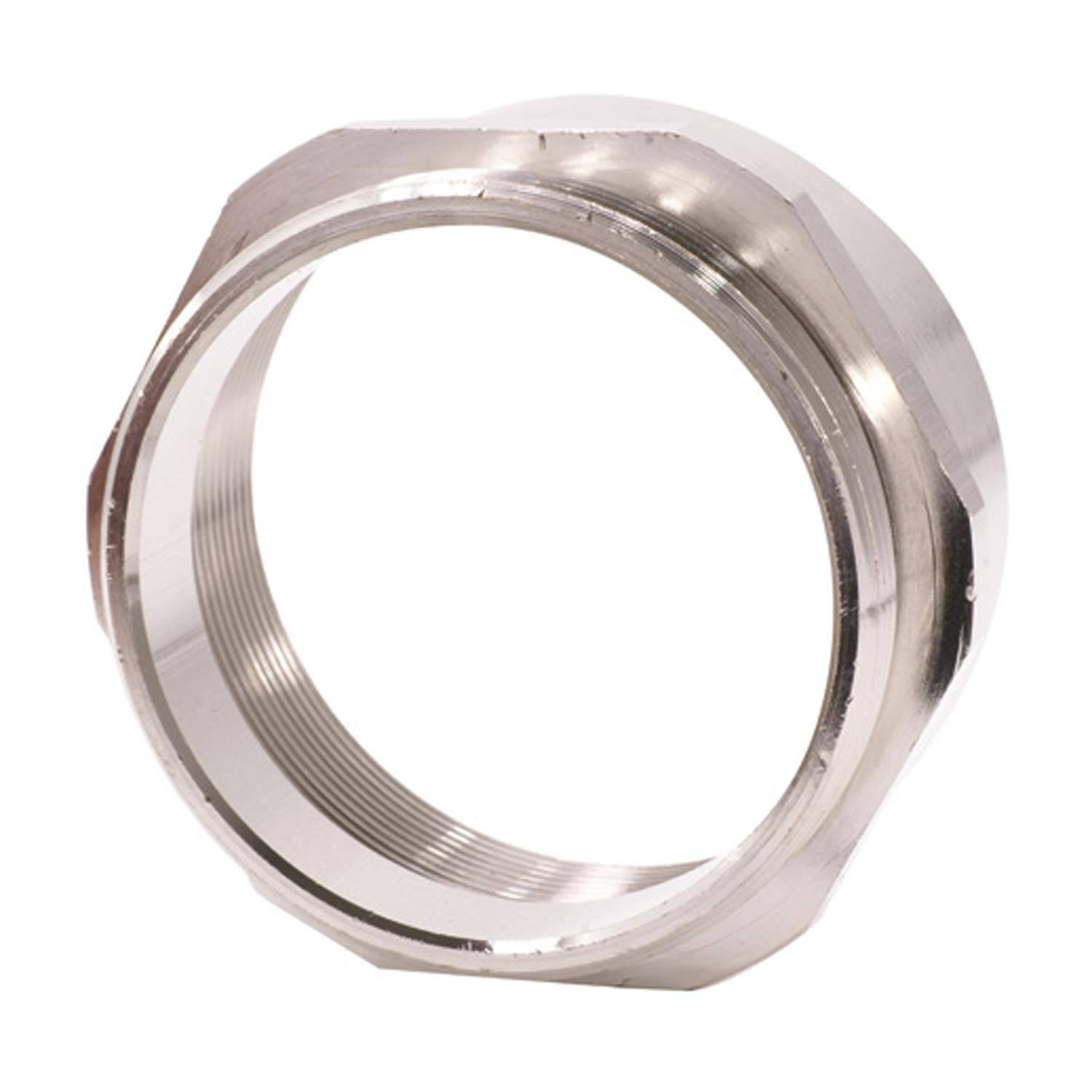 Eine metallische sechseckige Mutter mit gewindeter Innenbohrung, verwendet zum Befestigen, auf weißem Hintergrund isoliert.