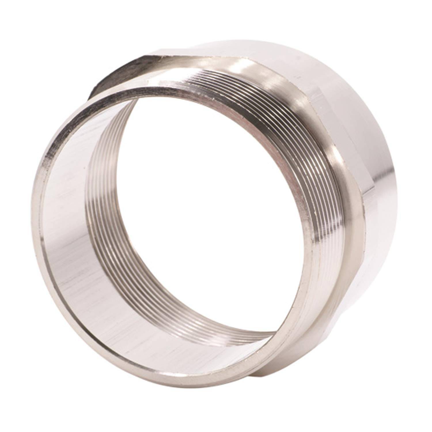 Eine metallische Gewindekupplung, die verwendet wird, um zwei Rohre sicher zu verbinden, aus einem Winkel gezeigt, der ihre glänzende Oberfläche und Rillen hervorhebt.