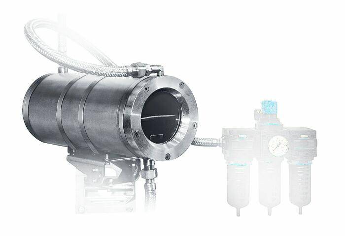 Industrielle zylindrische Metalleinheit mit angeschlossener Schlauch- und Kabelverbindung, verbunden mit einer kleinen dreistufigen Luftfilter-/Reglerbaugruppe auf der rechten Seite.