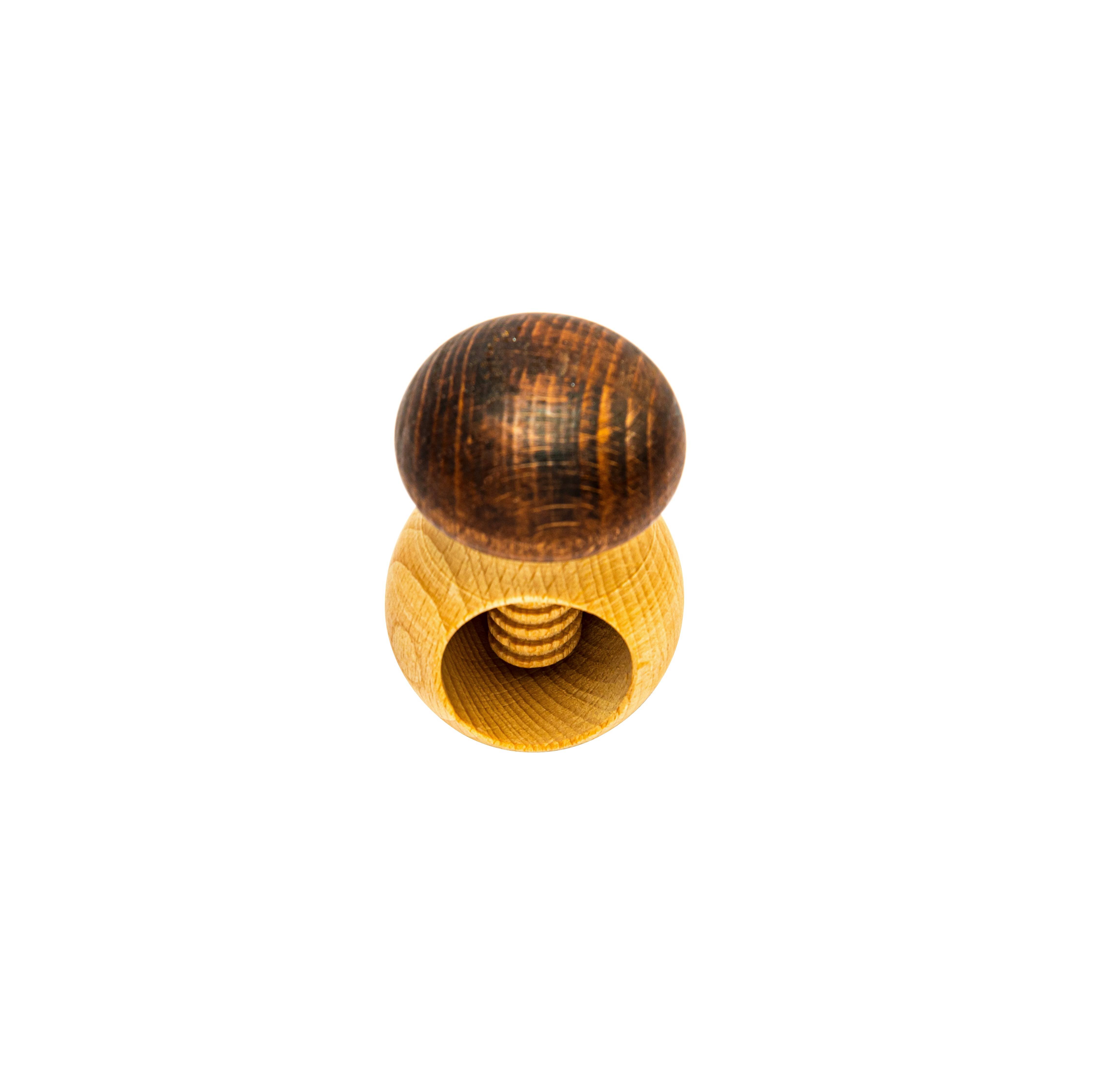 Neustanlo | Nussknacker | Pilz Design in Braun | massives Buchenholz | Schraubgewinde | klassischer Charme | ideal für Walnüsse und Haselnüsse