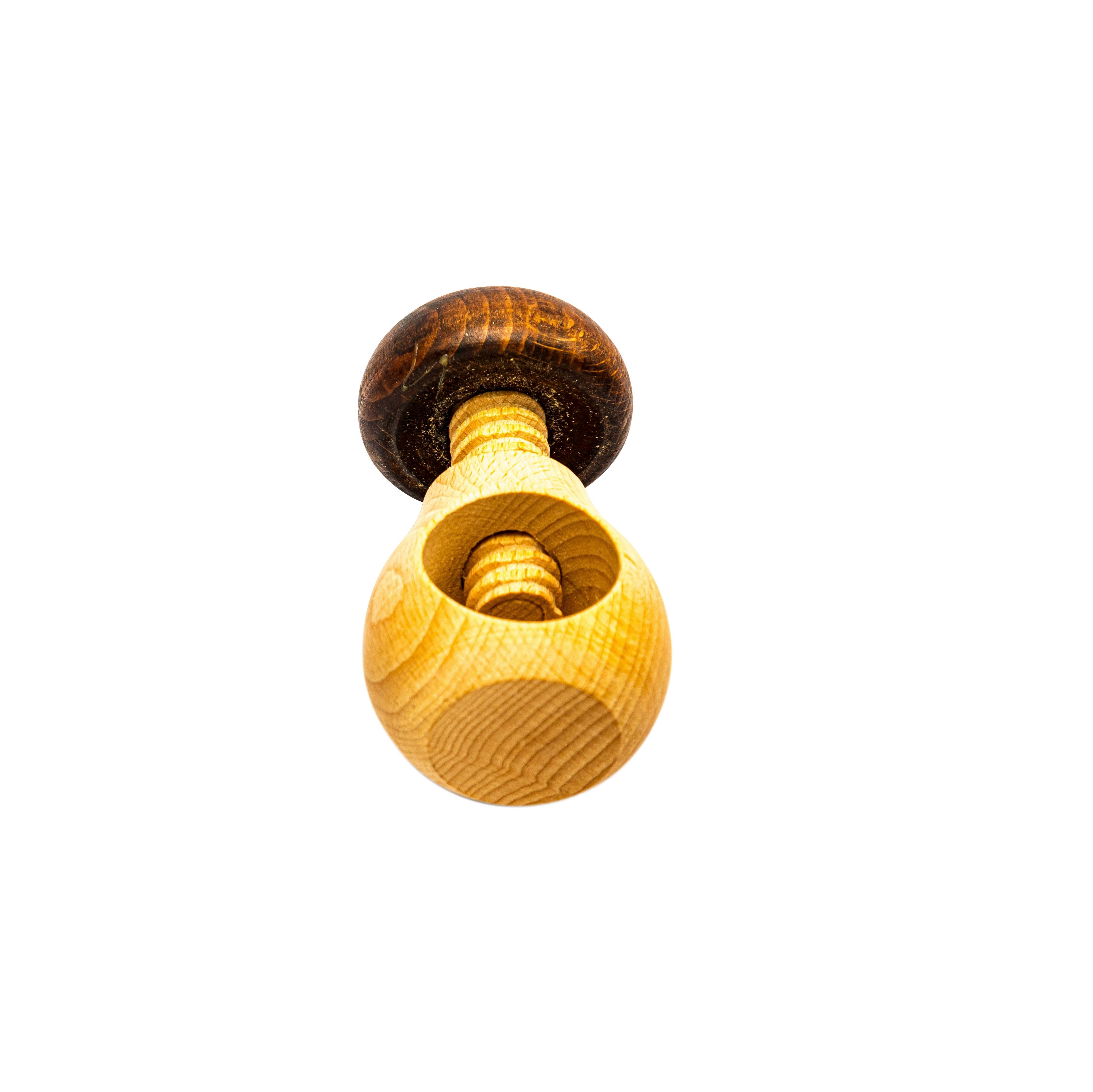 Neustanlo | Nussknacker | Pilz Design in Braun | massives Buchenholz | Schraubgewinde | klassischer Charme | ideal für Walnüsse und Haselnüsse